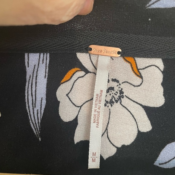 Free People Medium Faux Wrap Top with Peplum, Balloon Sleeves. Black Floral‎ - Picture 4 of 8